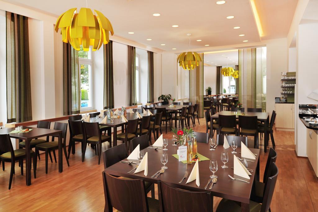 Bildungshaus St. Bernhard - Wohnen Und Tagen Hotel Rastatt Exterior photo