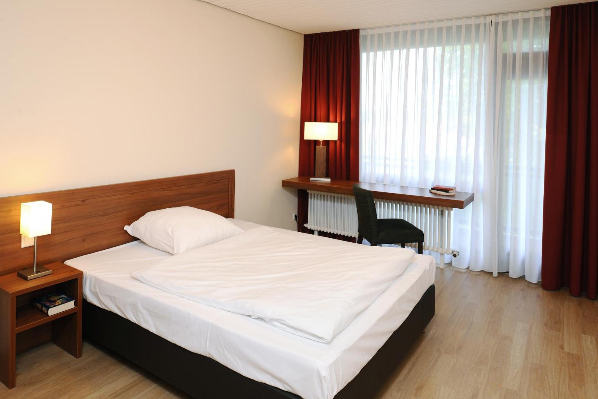 Bildungshaus St. Bernhard - Wohnen Und Tagen Hotel Rastatt Exterior photo